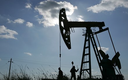 AIE prevê aumento da procura de petróleo em 4,4% até 2026