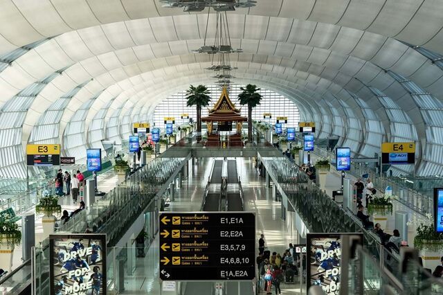Quatro milhões de passageiros nos aeroportos em outubro mas ainda 'a milhas' de 2019