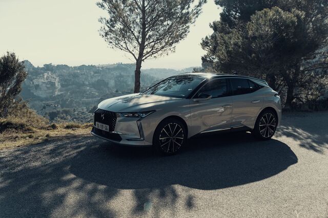 DS lança compacto ‘crossover’ premium