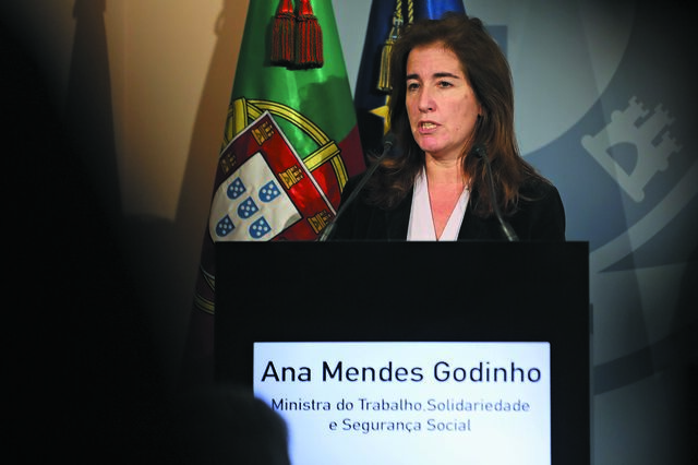 Governo promete pagar apoios aos independentes em maio com efeitos a 8 de abril