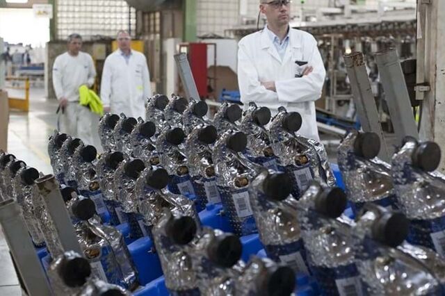 Nasce gigante europeu de componentes automóveis com compra da Hella pela Faurecia