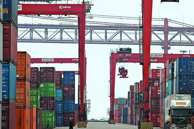 Excedente externo recua em janeiro para 17 milhões de euros