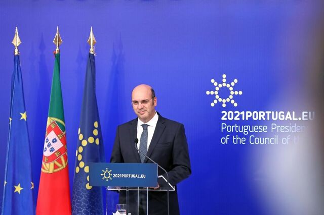 Governo anuncia apoios aos setores da Economia, Trabalho, Cultura e Educação. Assista em direto