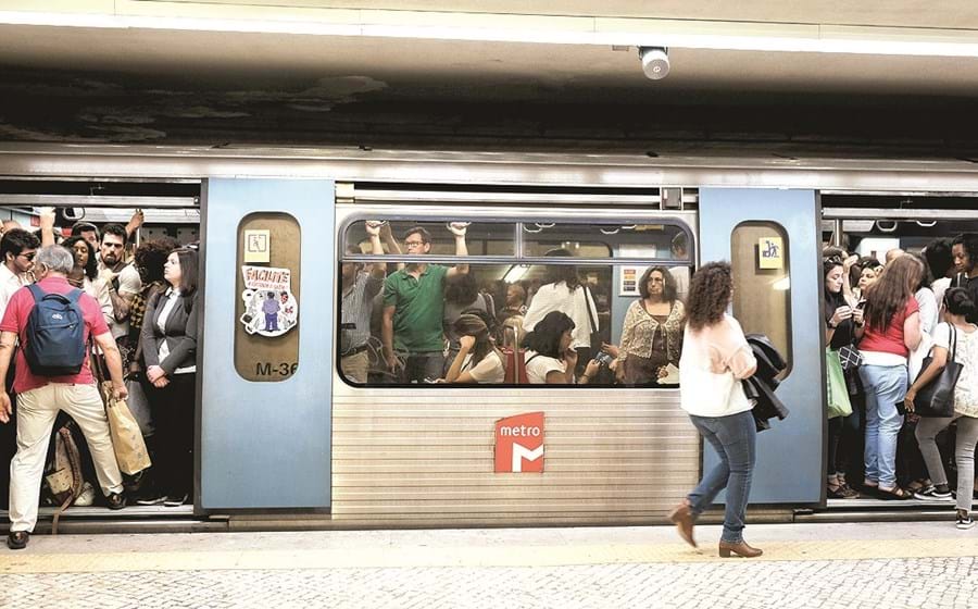 O Metro de Lisboa transportou quase menos 100 milhões de passageiros em 2020 face a 2019.
