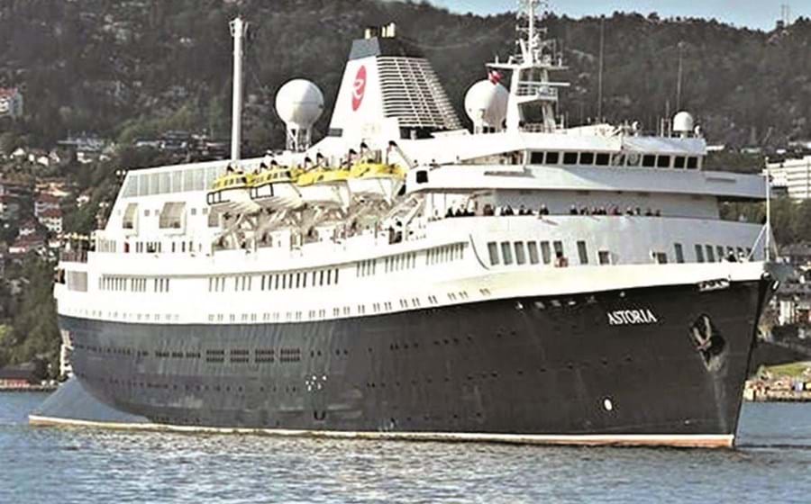 O Astoria encontra-se no porto de Roterdão e interdito a visitas.