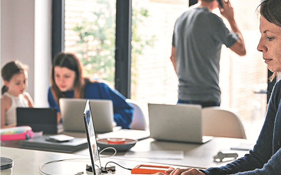 A conciliação entre teletrabalho e filhos pode ser muito complicada.