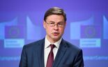 Comissário Dombrovskis apresenta nesta segunda-feira as previsões económicas para a Zona Euro.