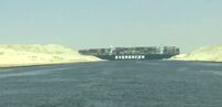 Navio de carga bloqueia Canal do Suez no Egito