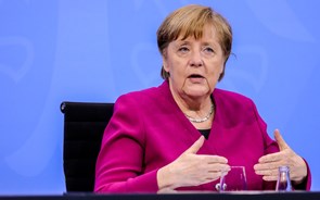 Merkel preocupada com competências da UE na área dos chips e baterias