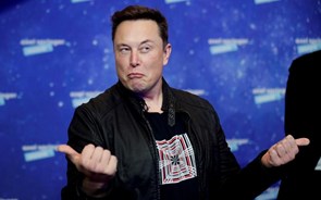 Musk ganha 36 mil milhões de dólares no dia em que a Tesla passou o valor de 1 bilião