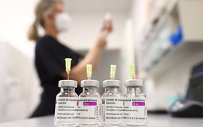 EMA está a rever dados da vacina da AstraZeneca a pedido da Comissão Europeia