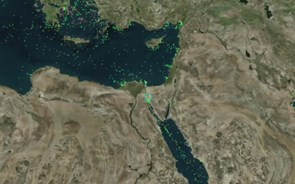 Vídeo: As imagens que mostram como um navio entupiu o Canal do Suez