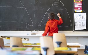 Despesa do Estado com Educação aumentou 530% desde o 25 de Abril mas tem perdido peso