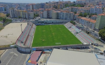 Estádio do Estrela a preço de saldo após ter falido há 12 anos com dívidas de 37 milhões 
