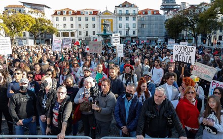 Perto de 3.000 pessoas manifestaram-se em Lisboa contra a gestão da pandemia 