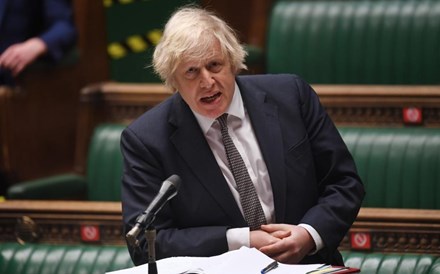 Primeiro-ministro irlandês acusa Governo de Boris Johnson de 'vandalismo económico'