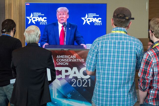 Donald Trump está suspenso do Facebook por dois anos