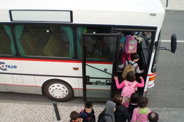 Estado exige mas não paga transporte escolar