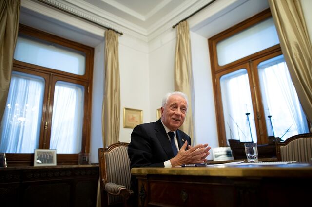 Tecido produtivo não acompanha qualidade de licenciados, alerta Carlos Costa 