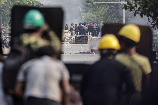 Golpe militar em Myanmar não pára de fazer vítimas