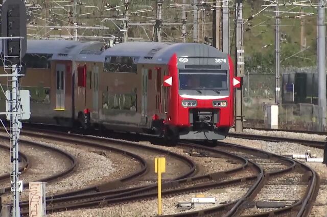 Comboio de dois pisos regressa à linha de Sintra/Azambuja