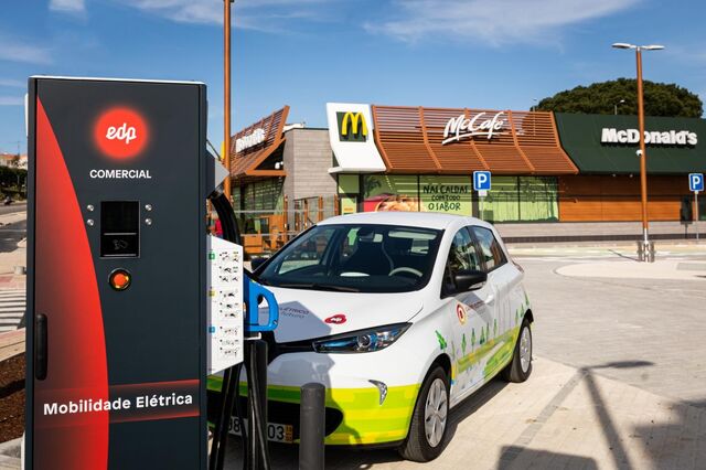 EDP vai instalar pontos de carregamento rápido para carros elétricos em 75 McDonald's