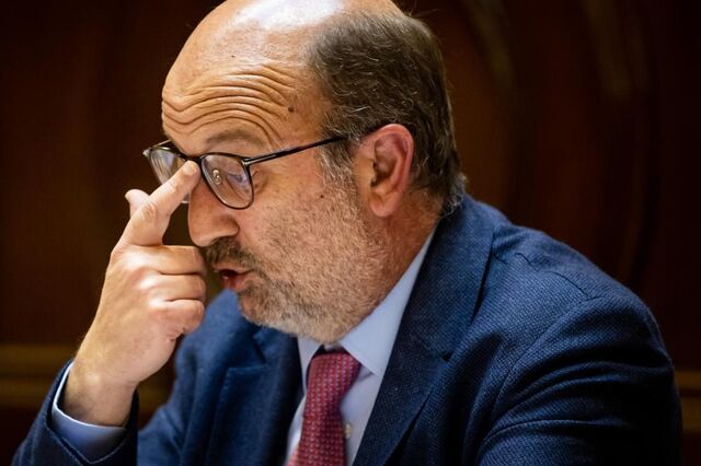 AR pede a Matos Fernandes que resolva 'sistemático incumprimento do dever de resposta'