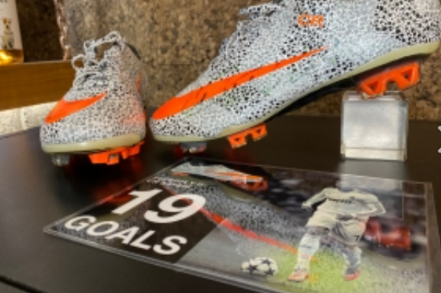 Leilão de chuteiras de CR7 por 15 mil euros ficou deserto. Dono queria 100 mil 