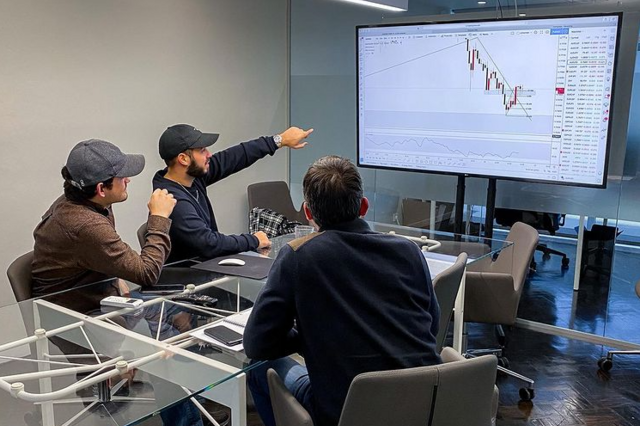 CMVM alerta que jovens com milhares de seguidores não têm autorização para intermediação financeira