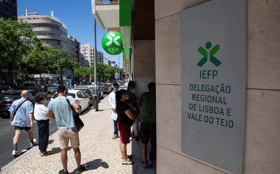 No ano passado, o número de desempregados registados cresceu 30% mas o número de desempregados subsidiados subiu 49%.