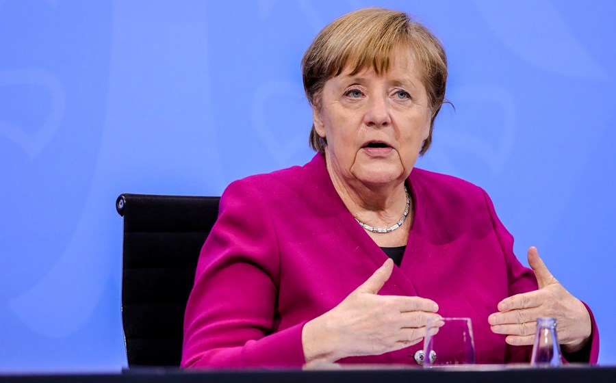 A chanceler alemã, Angela Merkel, tem pedido prudência na reabertura. 