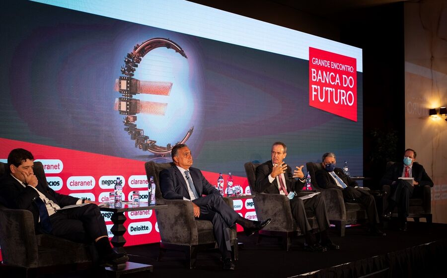 bancos, banqueiros, banca