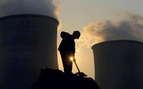 Trabalhadores pedem adiamento do fecho da central a carvão do Pego  
