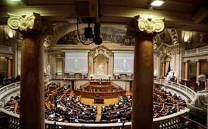 Proibida venda ao balcão dos bancos de dívida e ações dos grandes acionistas