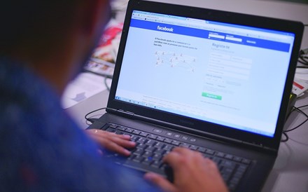 Redes sociais do Facebook estão 'em baixo'