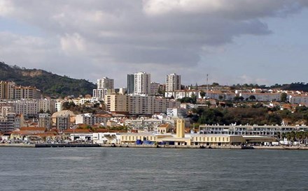 Esforço para arrendar casa em Setúbal é o dobro do que em Leiria. Veja como é na sua cidade