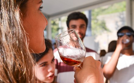 Feira de vinhos “desconfina” no Porto com 1.500 provadores