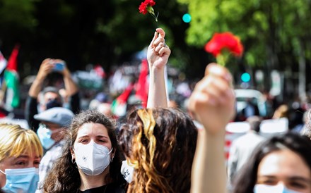 25 Abril: PS, BE e PCP desvalorizam polémica com desfile e dizem que hoje é dia de celebrar