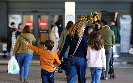 Confiança cresce em Portugal mas fica aquém em todos os setores