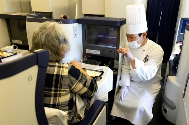 Companhia aérea japonesa serve refeições de luxo em avião parado na pista
