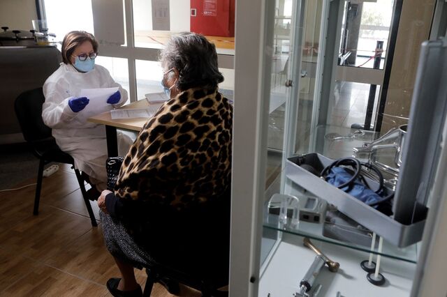 Consultas presenciais caíram para metade até fevereiro