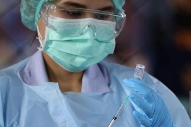 China admite baixa eficácia das vacinas que produz e pondera misturar vacinas