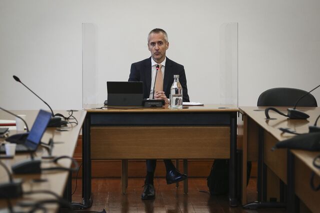Vendas aceleradas no Novo Banco mais do que duplicam injeções previstas
