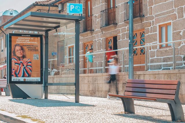 Líder da publicidade 'outdoor' entra no mobiliário urbano