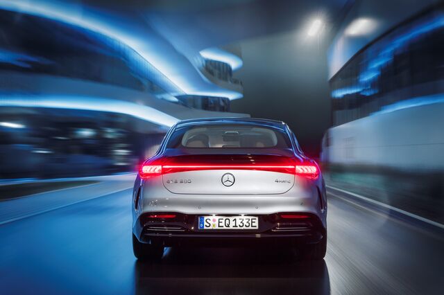 Autonomia de até 785 km: topo de gama elétrico Mercedes EQS chega em outubro