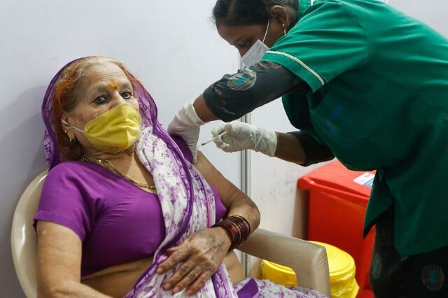 Problemas do maior fabricante mundial de vacinas pioram a escassez