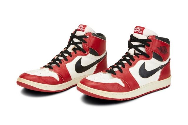 Sapatilhas 'Air Jordan', usadas pela estrela da NBA em 1985, serão leiloadas por mais de 100 mil dólares