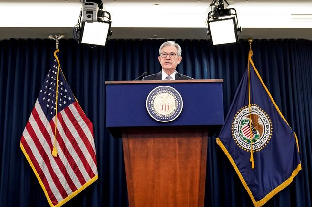 Powell diz ser cedo para abrandar apoio, apesar de otimismo