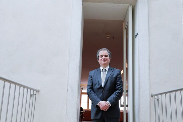 Redução de trabalhadores na banca resulta da adaptação ao mercado, diz Hélder Rosalino