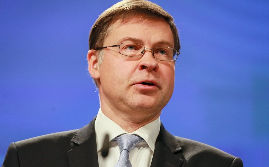 Valdis Dombrovskis aplaude abertura revelada pelo Governo.